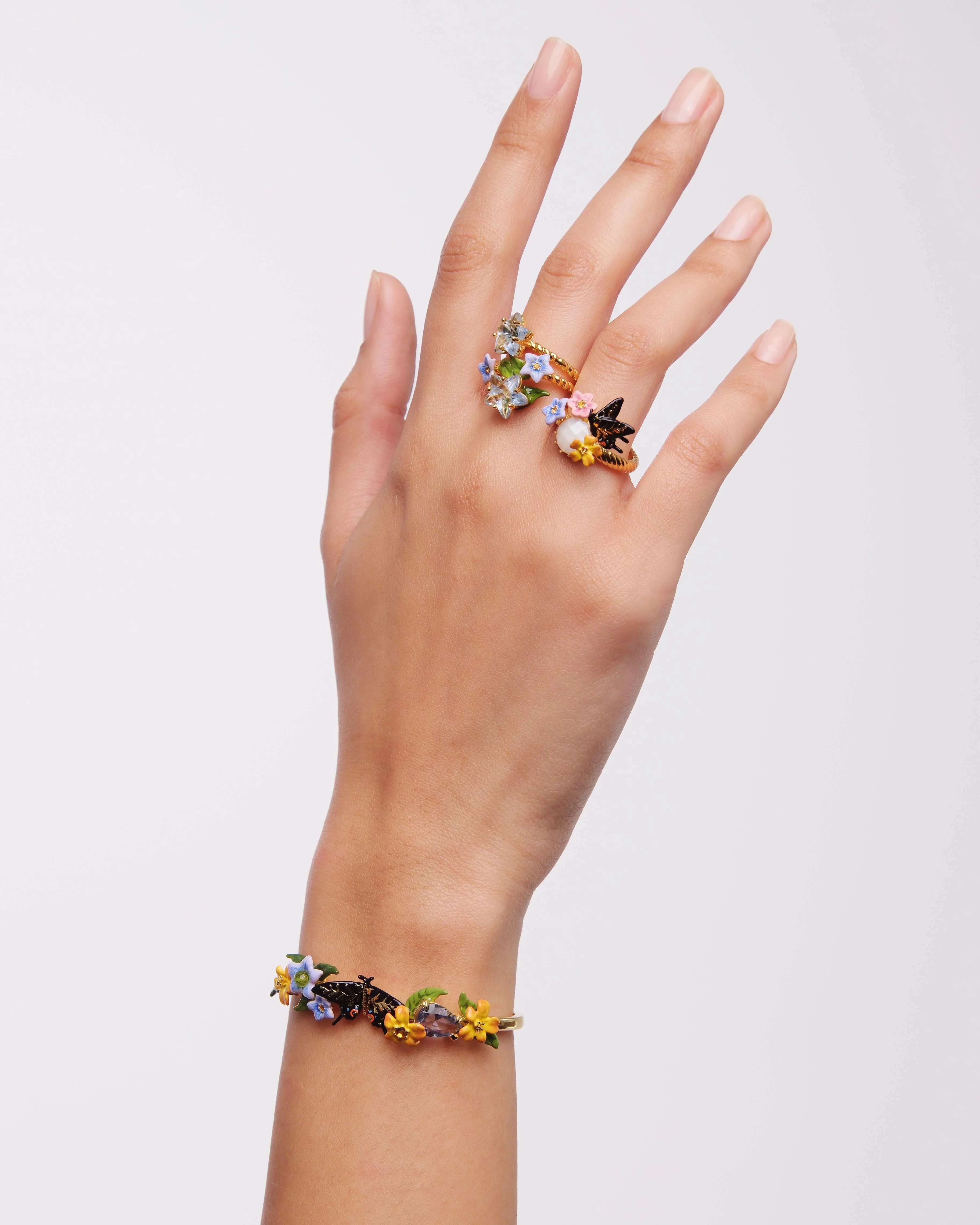 Bague cocktail papillon, 3 fleurs de jasmin colorées, papillon et pierre facettée - Image 4